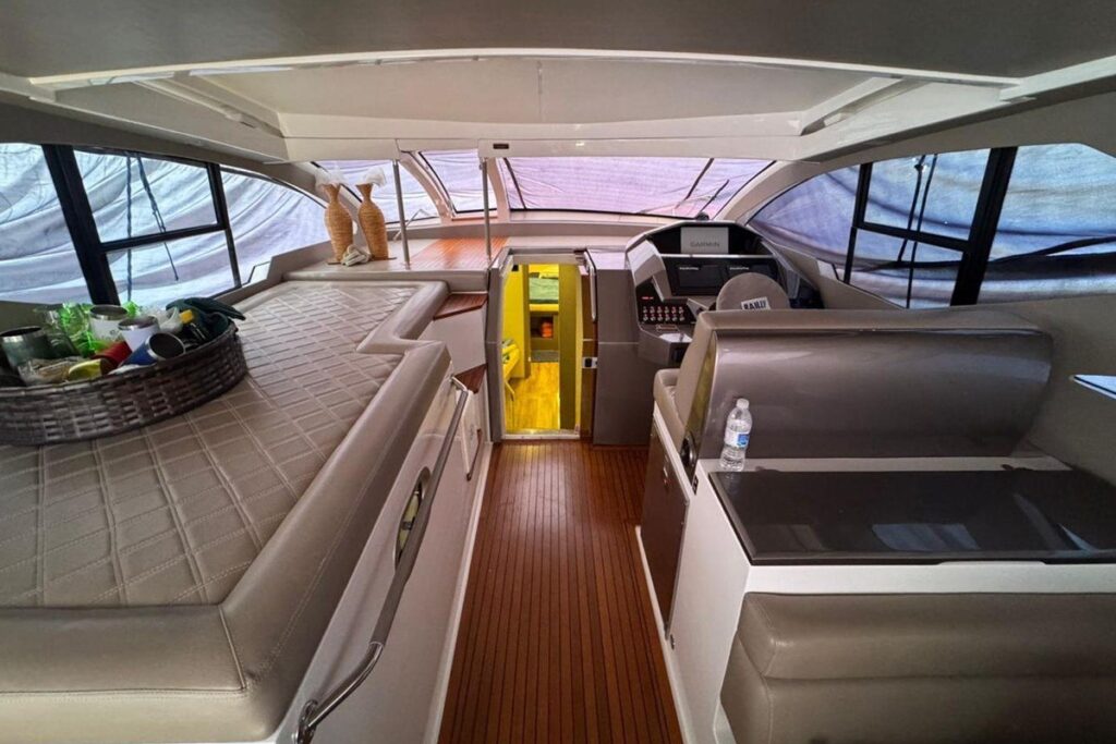 lancha-do-careca-do-inss-tem-ar-condicionado,-tvs-e-churrasqueira