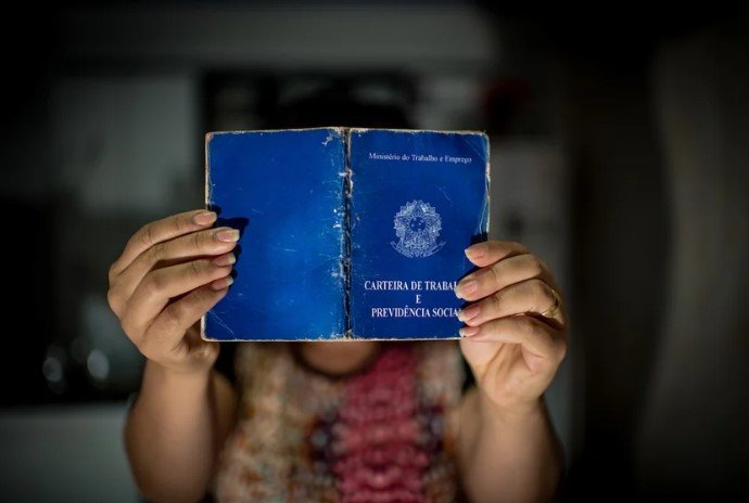 pesquisa:-negros-recebem-salarios-bem-menores-do-que-brancos-no-df