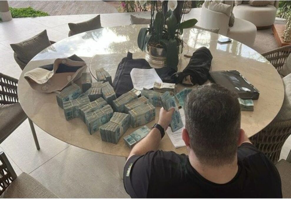 PF apreende R$ 230 milhões em joias, avião e dinheiro no caso Master