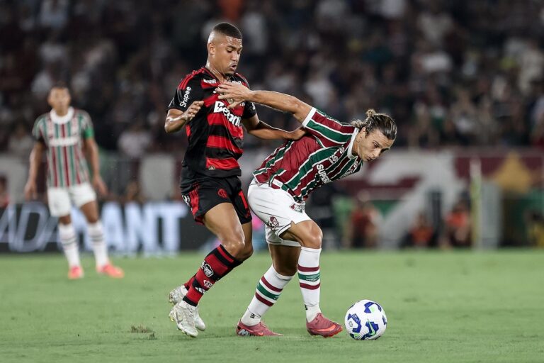 flamengo-e-derrotado-em-classico-e-sai-reclamando-de-arbitro-de-video