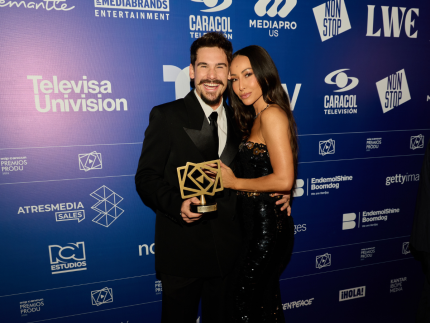 nicolas-prattes-e-eleito-“melhor-ator”-no-mexico-e-celebra-conquista-com-sabrina-sato