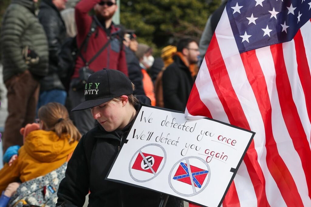 guarda-costeira-dos-eua-deixara-de-classificar-suasticas-como-simbolo-de-odio