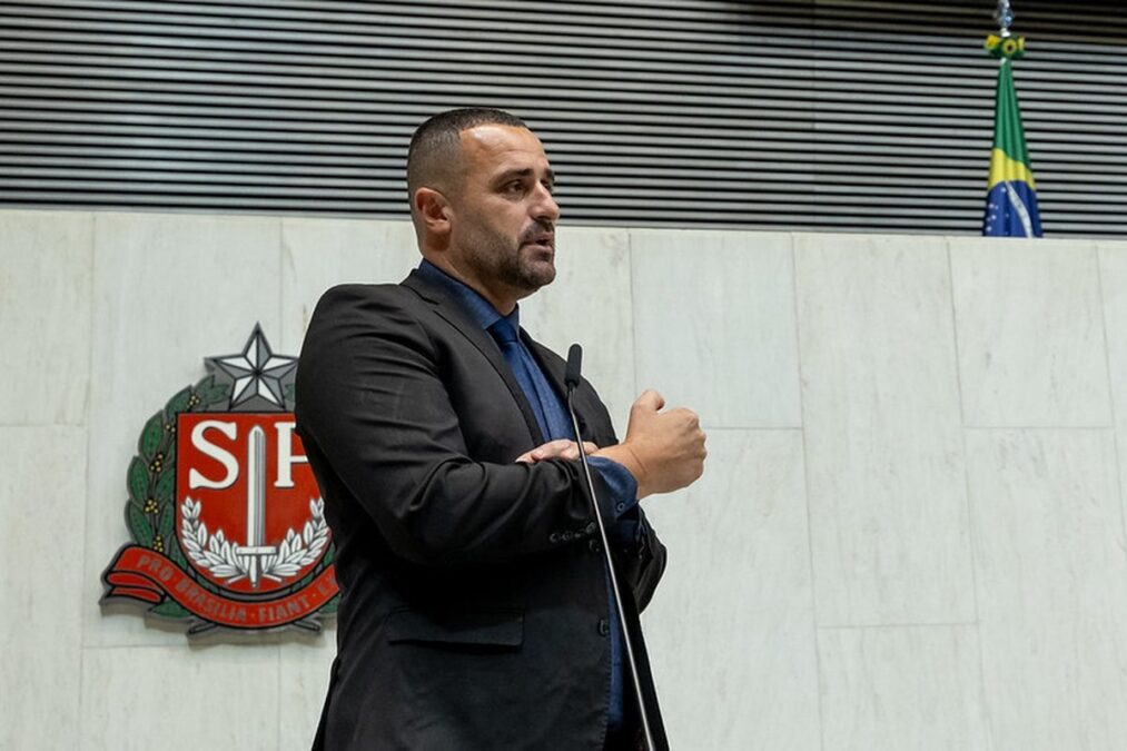 Republicanos prestigia prefeito tiktoker, e deputado pede desfiliação