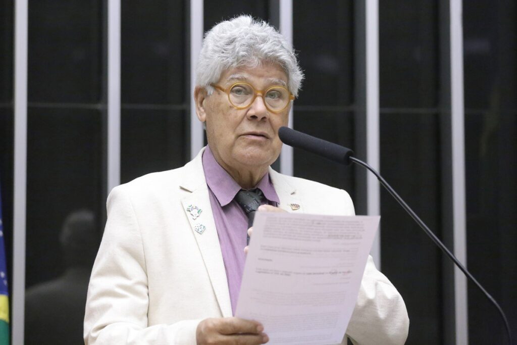 deputado-do-psol-quer-mudar-lema-da-bandeira-do-brasil