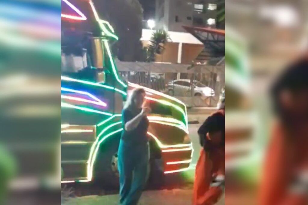 reclamacao-virou-gingado:-mulher-entra-na-danca-com-carreta-da-alegria