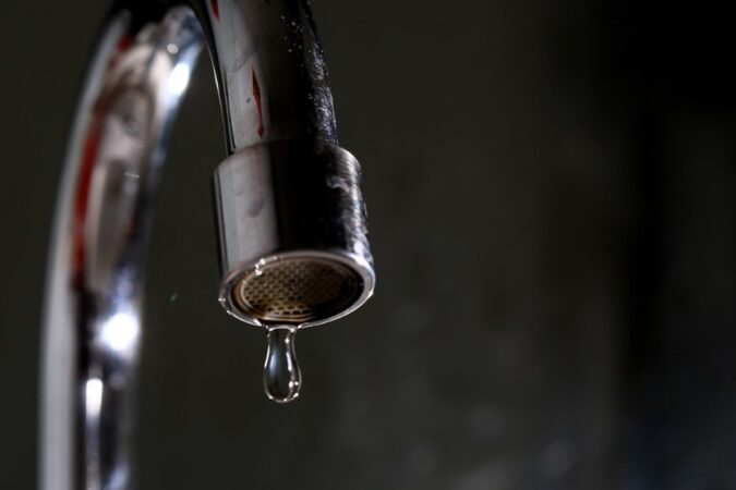 “nao-tem-agua-para-nada”:-moradores-completam-36h-sem-agua-em-guarulhos