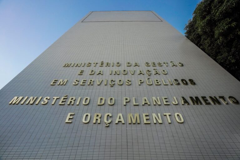 governo-aumenta-expectativa-de-deficit-em-2025-para-r$-34,2-bilhoes