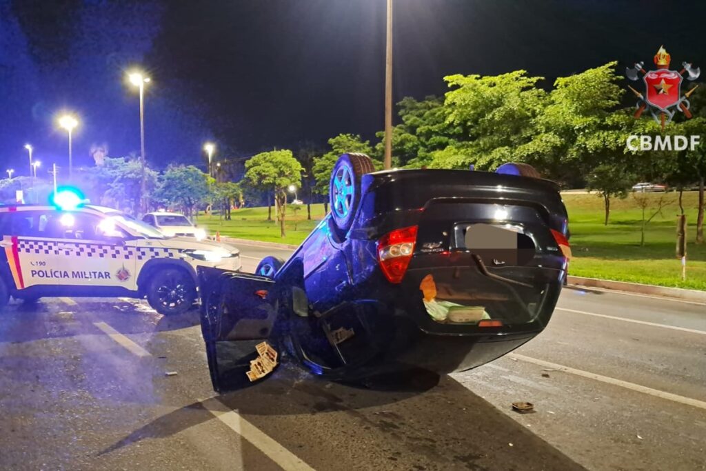 carro-capota-apos-ser-atingido-por-veiculo-na-via-l4-norte