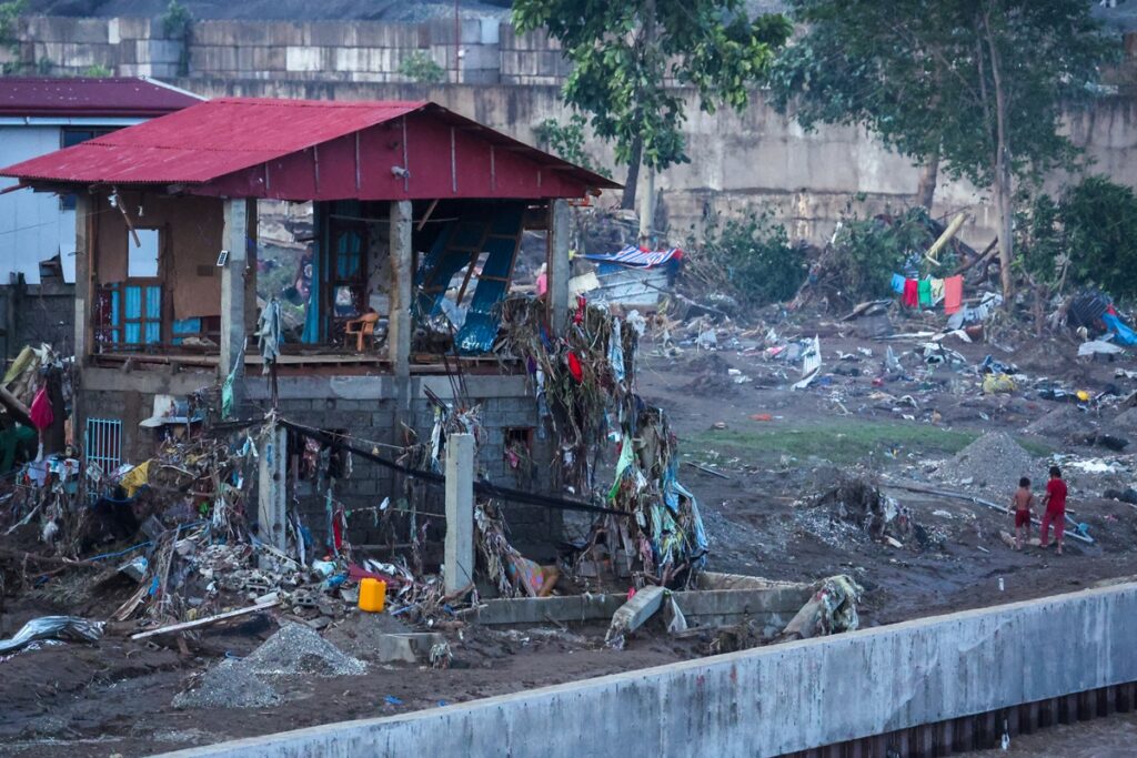 vietna-enfrenta-tempestades-e-registra-mais-de-50-mortos.-veja-imagens