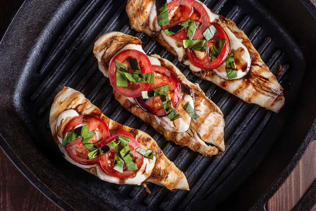 Filé de frango sem graça nunca mais: veja receita suculenta e prática