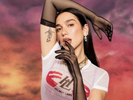 dua-lipa-confirma-presenca-no-“domingao”-apos-visita-a-huck-e-angelica-em-angra