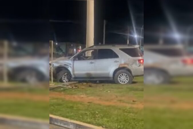descontrolado,-motorista-bate-carro,-dirige-na-contramao-e-cria-panico