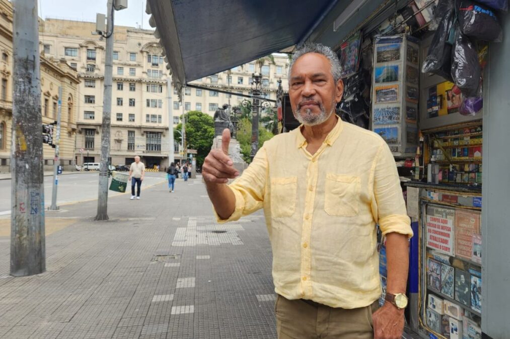 O drama do jornaleiro que será despejado por obra após 30 anos no Chá