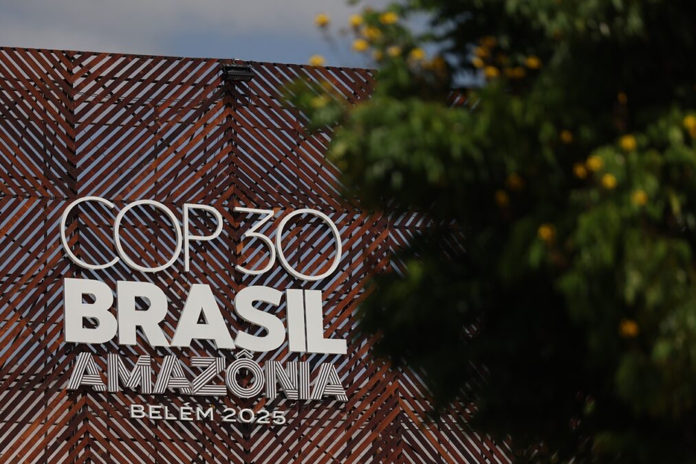 COP30 tira fósseis do acordo e Brasil promete rota paralela