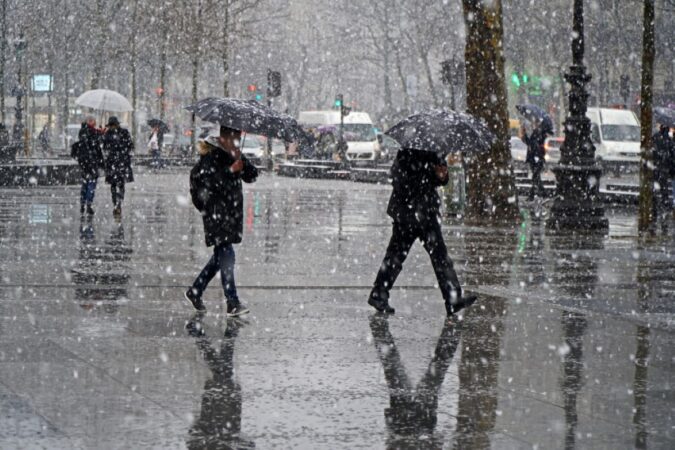 forte-nevasca-atinge-paris-e-outras-regioes-da-franca.-video