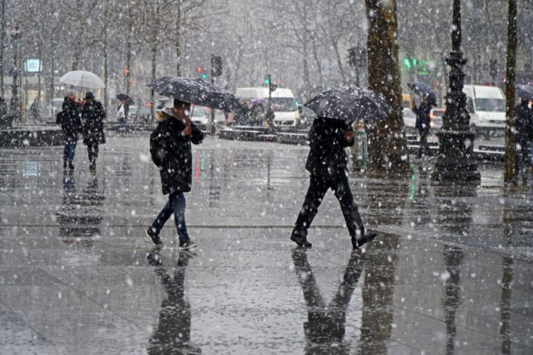 forte-nevasca-atinge-paris-e-outras-regioes-da-franca.-video