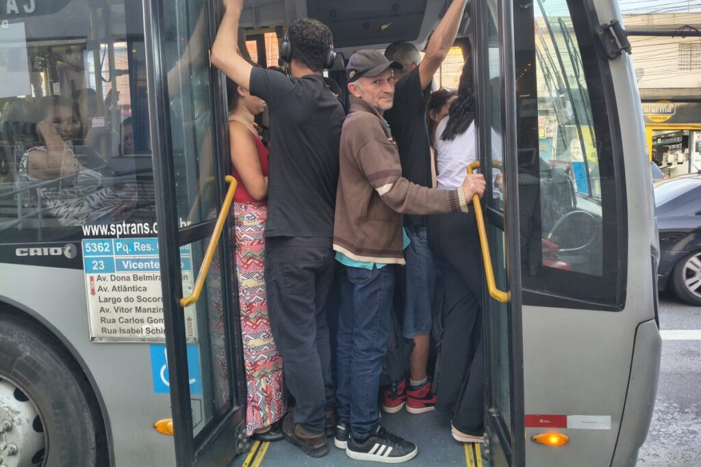 morador-da-zona-sul-fica-entre-onibus-ruim-e-“roleta-russa”-na-moto