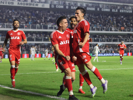 internacional-recebe-santos-em-duelo-na-luta-contra-o-rebaixamento