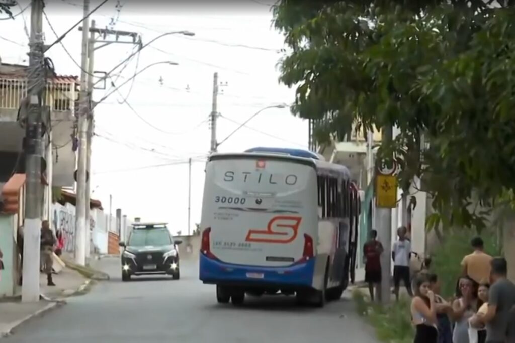 onibus-esfacela-cabeca-de-mulher-de-76-anos-e-motorista-nem-percebe