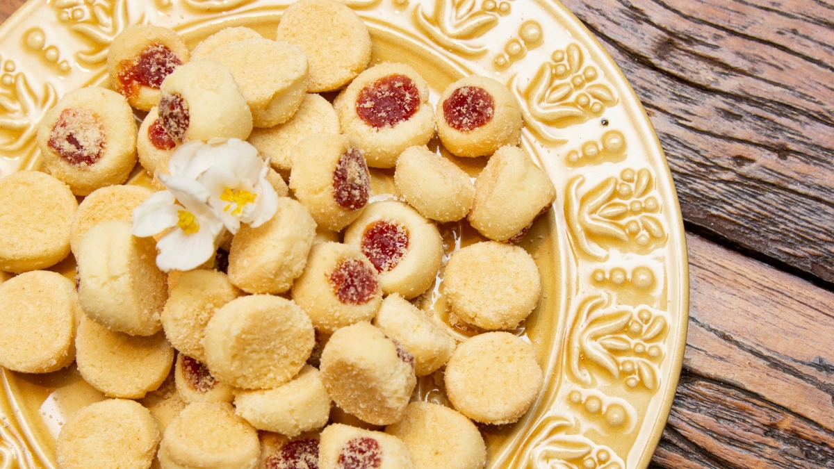 Perfeito com o café: biscoito de fubá com amendoim e goiabada