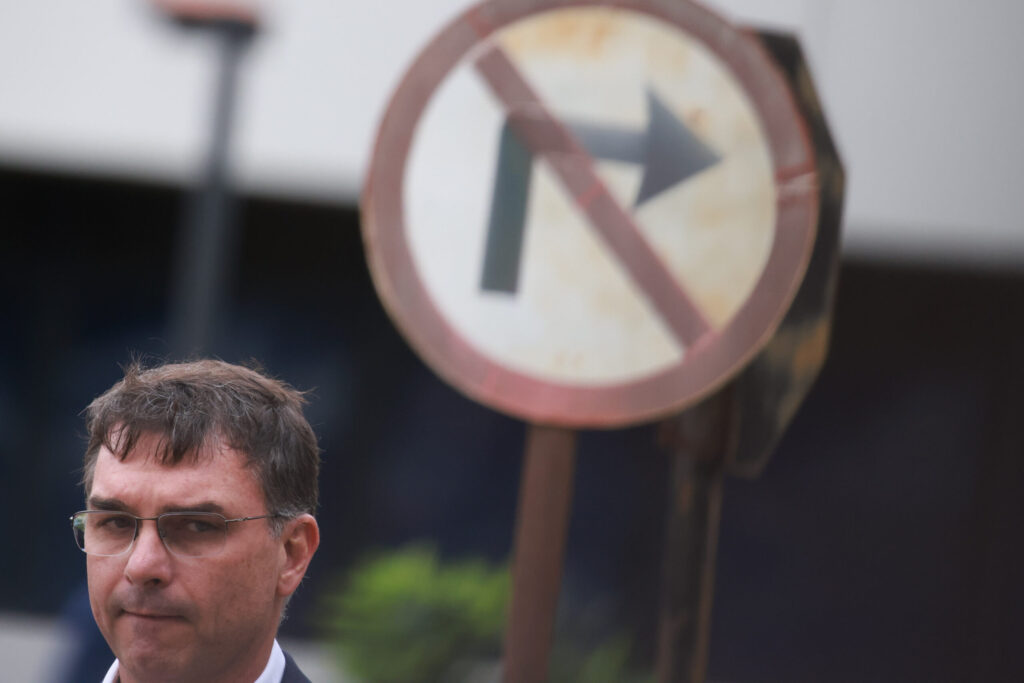 flavio-apos-visitar-bolsonaro:-“nao-e-momento-para-falar-de-sucessao”