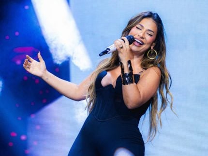 simone-mendes-recebe-fas-em-casa-e-entrega-as-loucuras-que-eles-ja-fizeram-por-ela