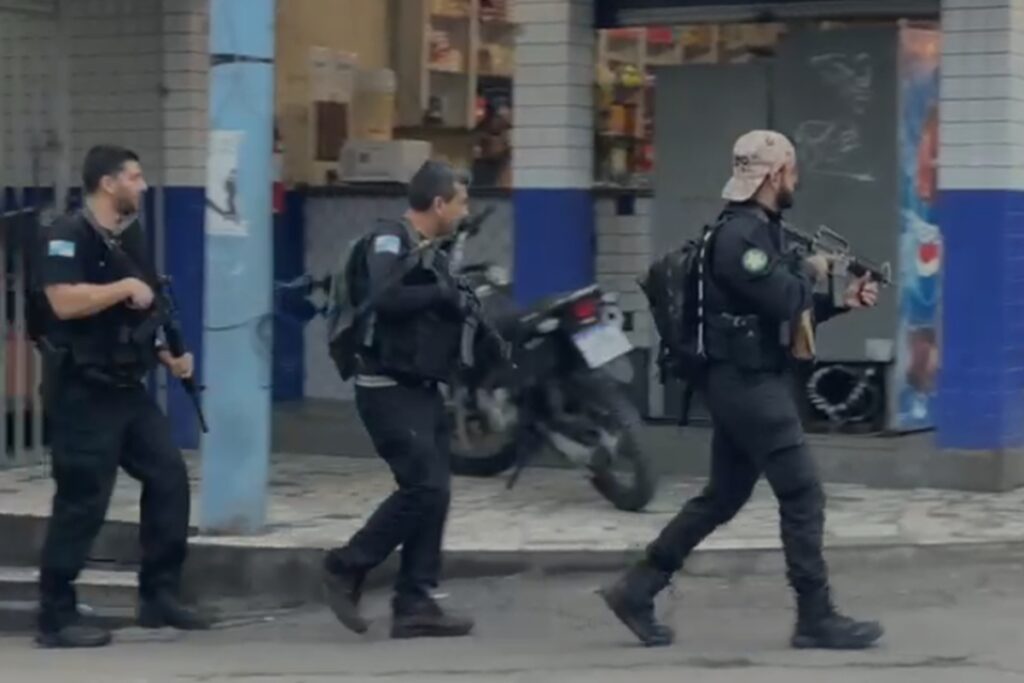 rj:-preso-homem-que-atirou-em-servidor-durante-retirada-de-barricadas