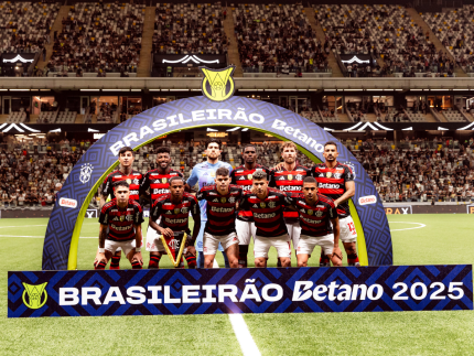 com-uma-mao-na-taca:-chances-de-titulo-do-flamengo-sobem-para-96%-apos-empate