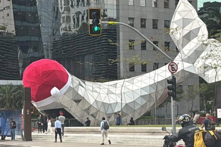 apos-piadas,-“pirorca”-da-faria-lima-ganha-nova-decoracao-de-natal