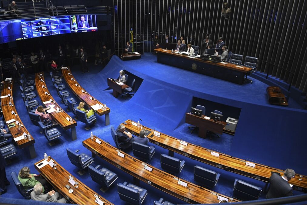 Senado aprova reajuste salarial para servidores do Judiciário federal