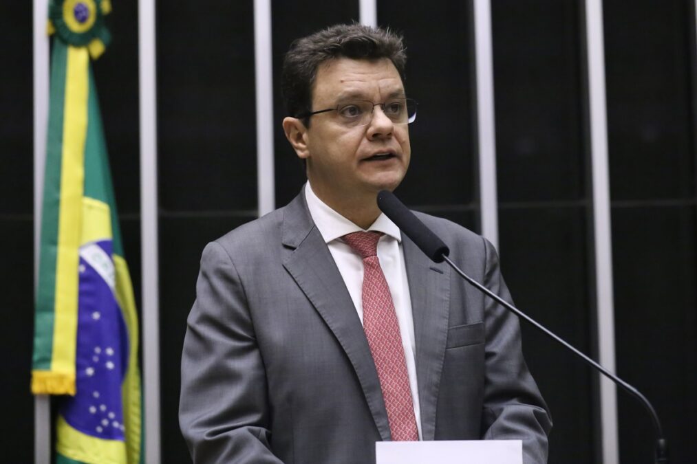 Câmara aprova projeto que aumenta salários de servidores do TCU