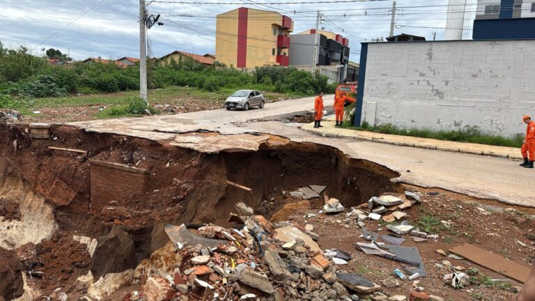 chuva-provoca-caos,-castiga-cidade-e-estado-de-emergencia-e-decretado