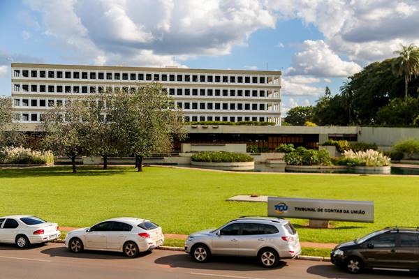 camara-cria-penduricalho-para-tcu-e-supersalarios-chegarao-a-r$-92-mil
