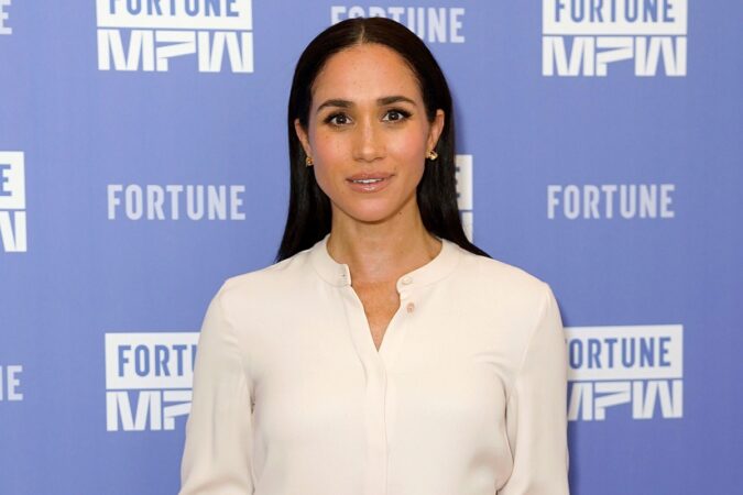 meghan-markle-e-criticada-por-erro-de-higiene-ao-preparar-peru