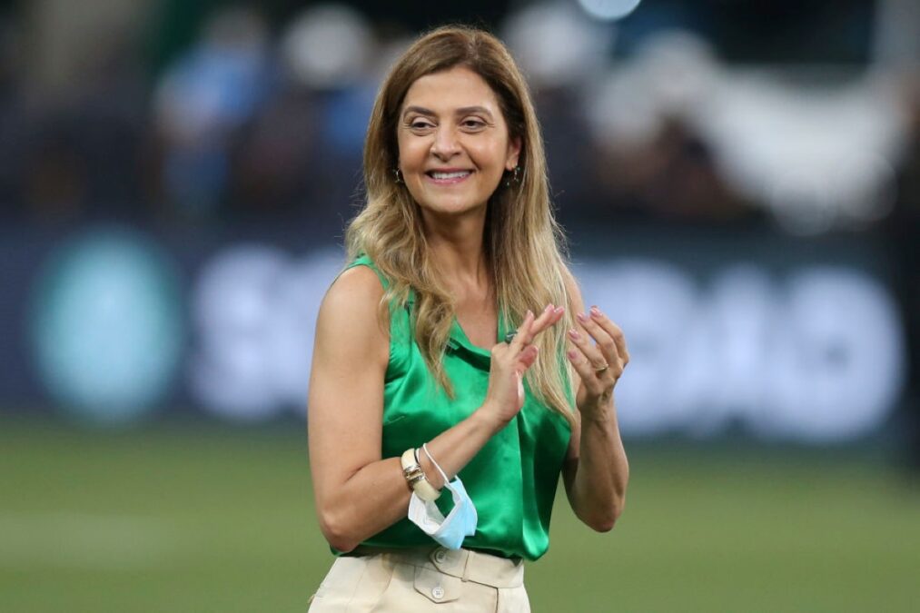 Leila Pereira recepciona time do Palmeiras em Lima antes de final