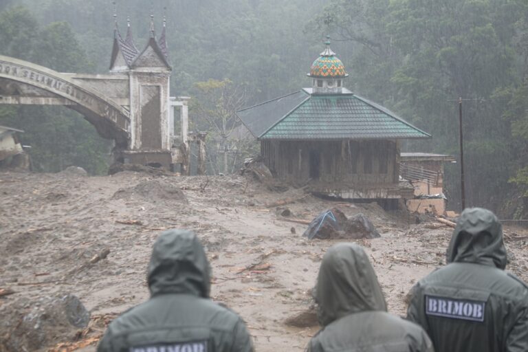 enchentes-e-deslizamentos-causam-84-mortes-na-indonesia