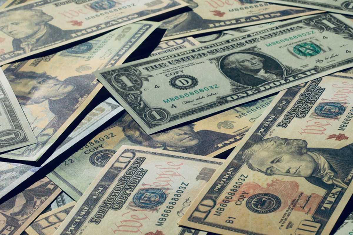 dolar-abre-estavel-com-petrobras-e-dados-de-desemprego-no-brasil