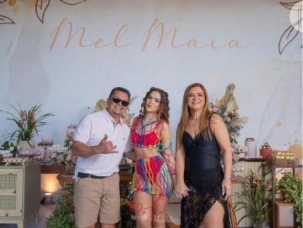 apos-morte-de-mae-de-mel-maia,-debora-maia,-pai-da-atriz-acompanha-investigacao-em-delegacia