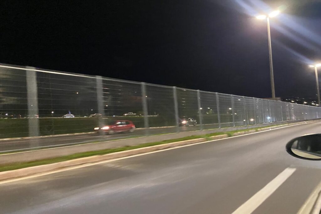 der-instala-grades-em-ponte-do-df-para-evitar-travessia-de-pedestres