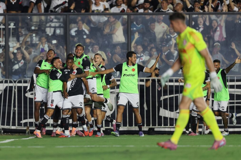 Vasco atropela Internacional e volta a vencer no Campeonato Brasileiro