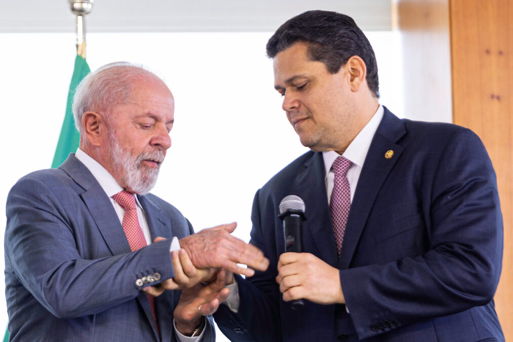 Alcolumbre sinaliza “não estar em guerra” com Lula