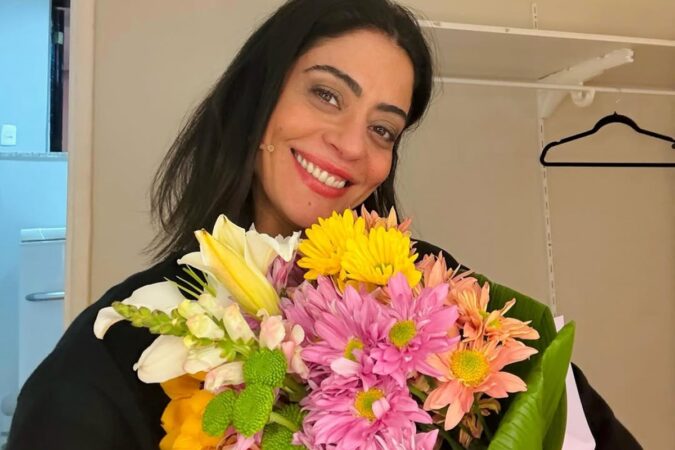boicotada-por-bolsonaristas,-peca-de-carol-castro-tem-ingressos-esgotados