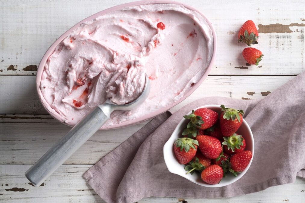 Geladinho de morango cremoso: só 5 ingredientes e muito sabor