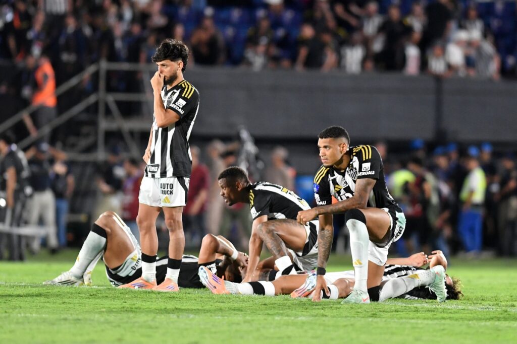 atletico-mg-condena-protestos-de-torcedores-contra-diretoria