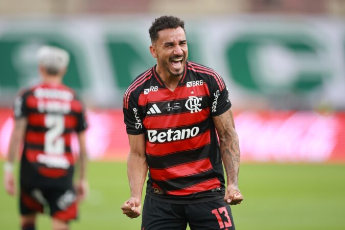 danilo-garante-mais-um-titulo-da-libertadores-com-gol-em-final;-veja