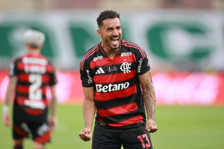 danilo-garante-mais-um-titulo-da-libertadores-com-gol-em-final;-veja
