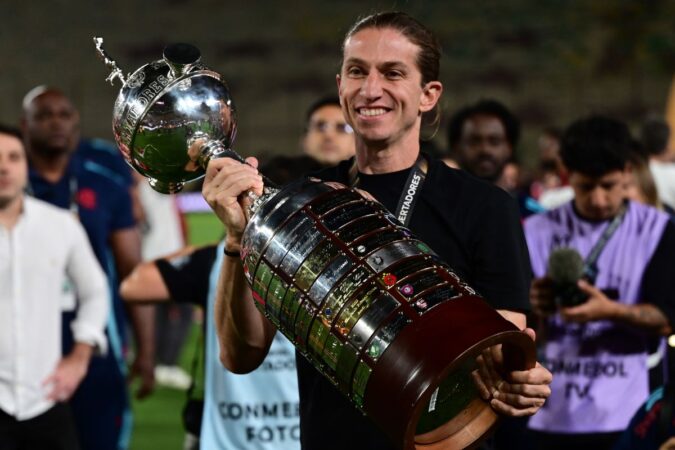 “meninos-do-ninho-estao-comigo”,-afirma-filipe-luis-apos-libertadores