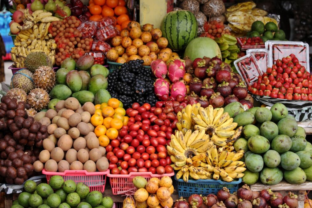 Fruta exótica ajuda a reduzir inflamação no fígado e apoia o intestino