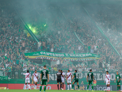 chapecoense-voltara-a-elite-10-anos-apos-a-tragedia:-relembre-a-trajetoria-ate-o-retorno