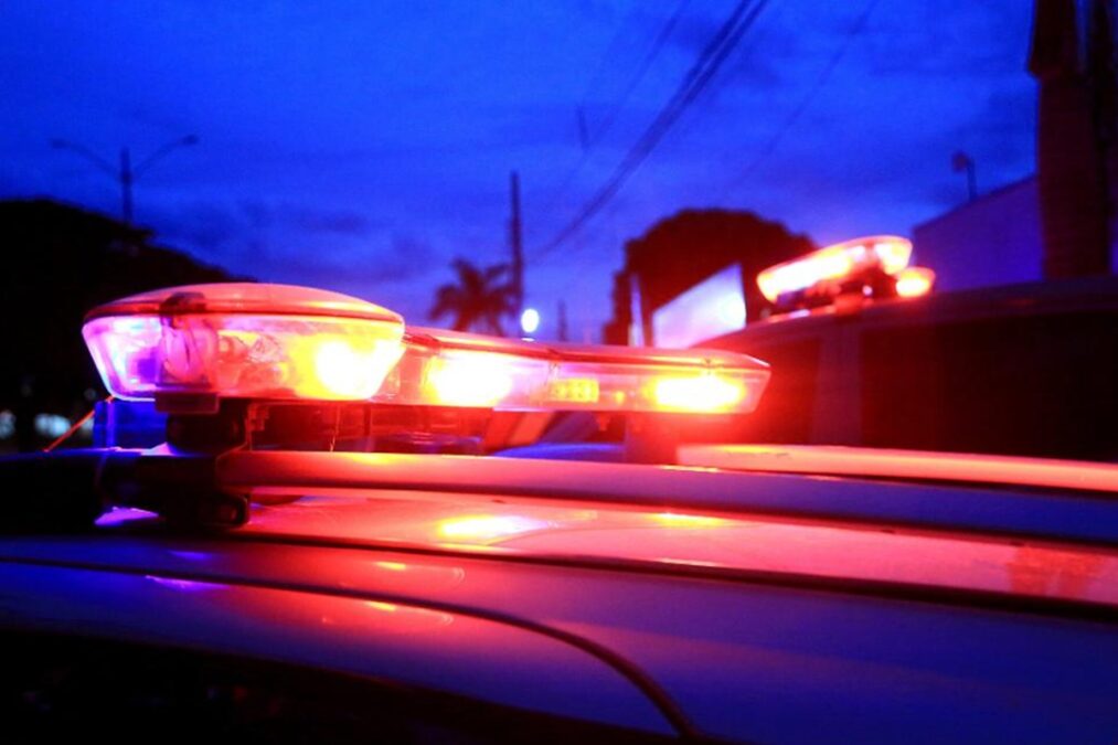 Mãe mantida em cárcere pelo filho é resgatada após bilhete de socorro